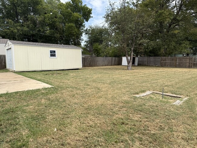 Building Photo - 631 Villa Dr