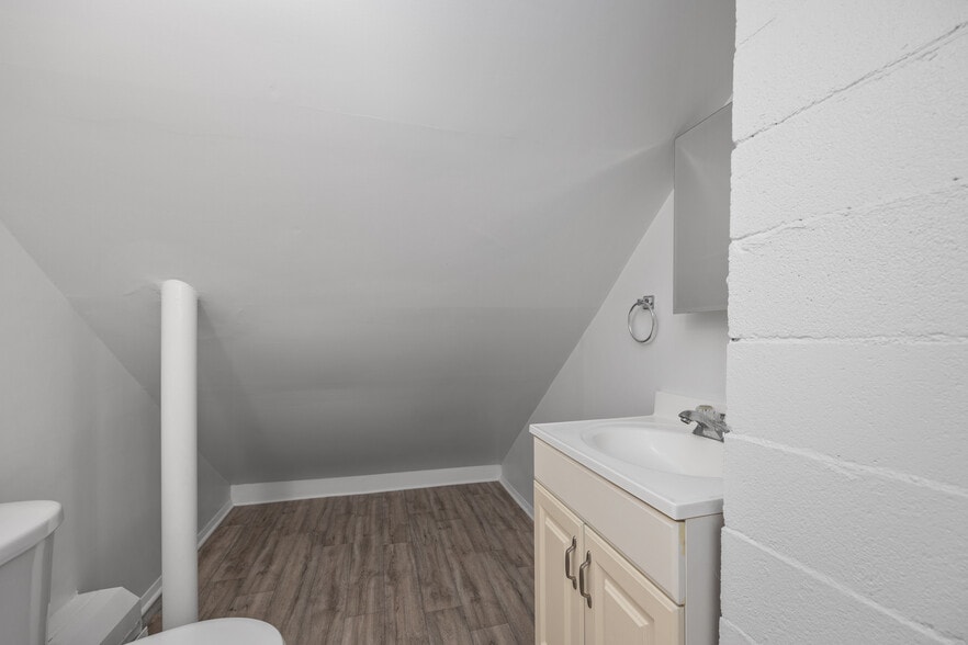 Building Photo - 646 Veto St NW