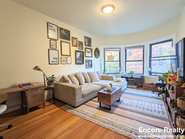 Building Photo - 1463 Beacon St