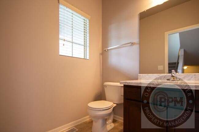 Building Photo - HUGE 3Bd/3Ba House in Bennington, NE!