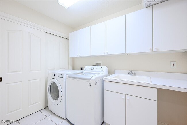 Building Photo - 5805 Grande Reserve Way