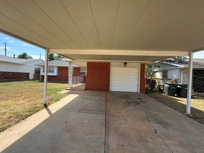 Building Photo - 1101 Hampton Rd