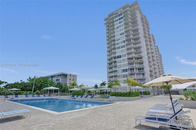 Building Photo - 18021 Biscayne Blvd