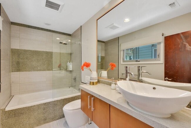 Building Photo - 2410 Bryan St