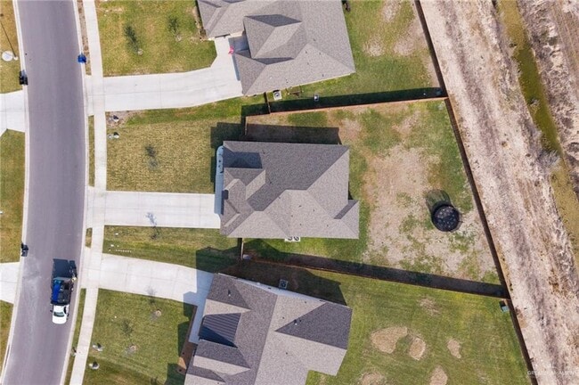 Building Photo - 27 Aqualina Wy