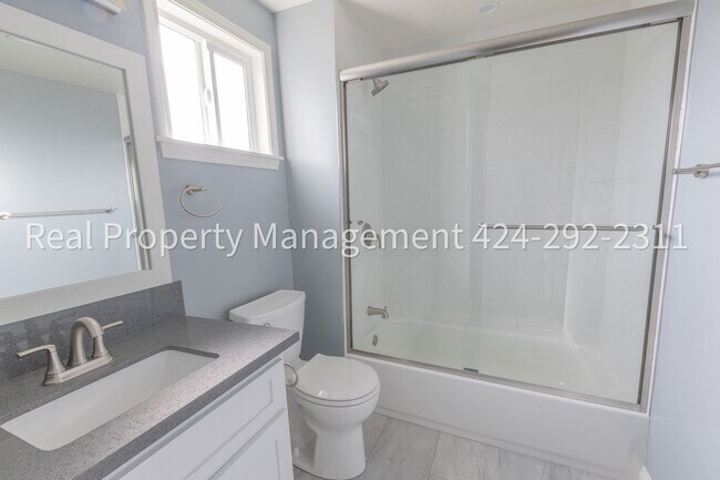 Building Photo - 1354 E 23rd St