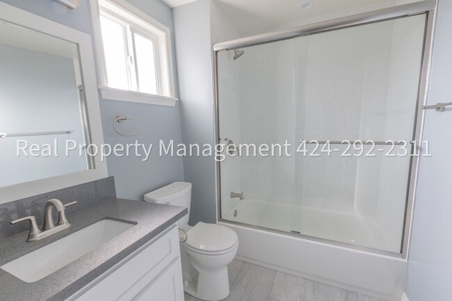 Building Photo - Dont miss out this 4 Bed 2 bath