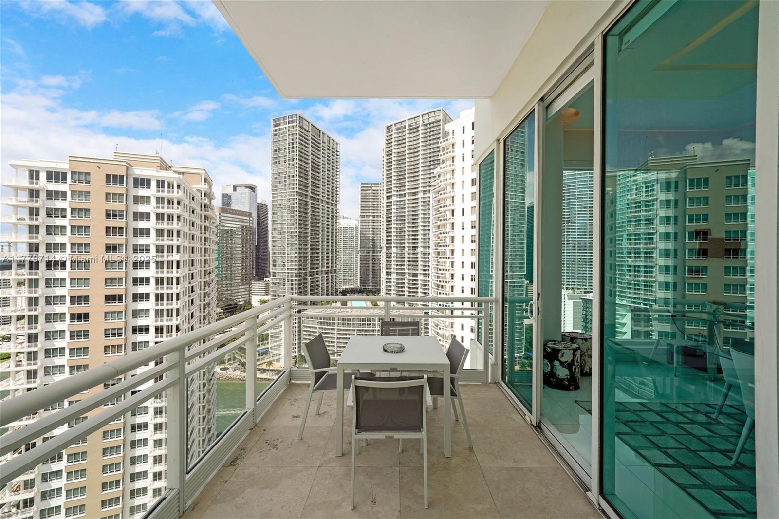 Building Photo - 900 Brickell Key Blvd