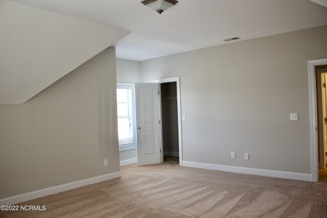 Building Photo - 368 Wheatfield Way