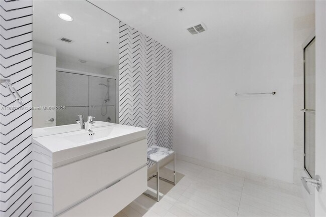 Building Photo - 17301 Biscayne Blvd