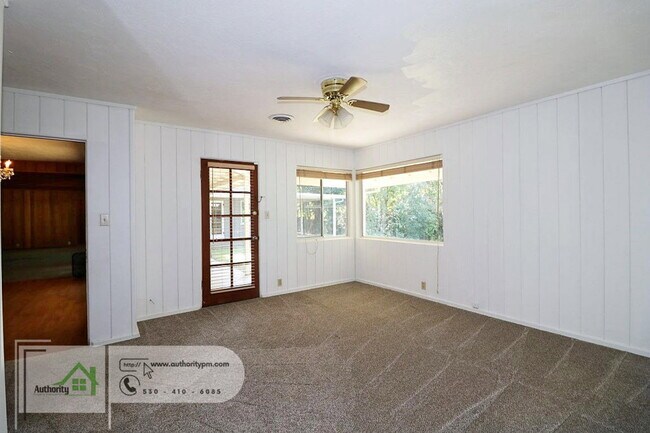 Building Photo - 3180 Wilshire Dr