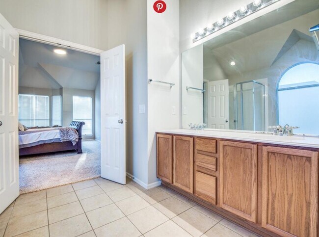 Building Photo - 2824 Thorncreek Ln