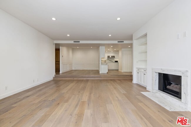 Building Photo - 133 S Oakhurst Dr