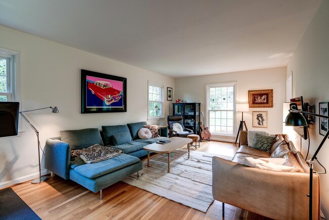 Building Photo - 7525 Cayuga Ave