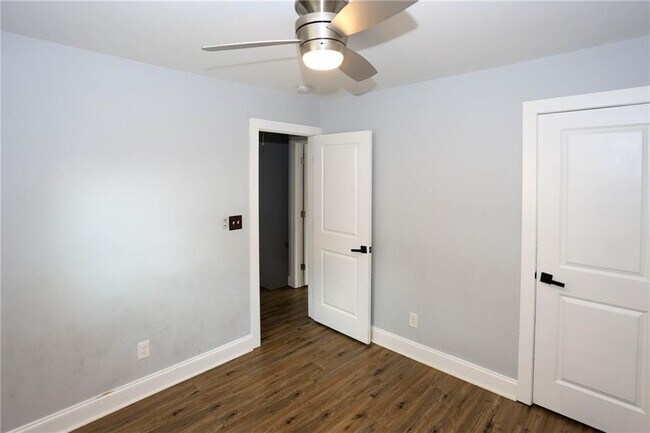 Building Photo - 1809 Vesta Ave