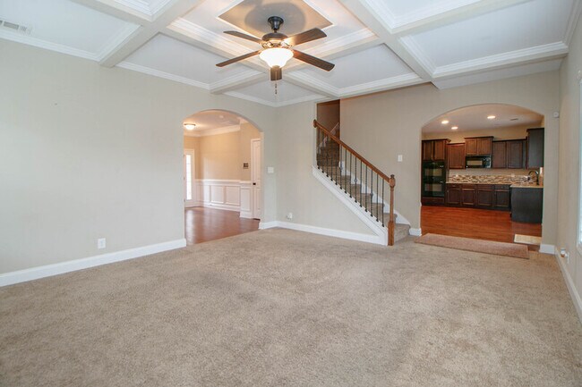 Building Photo - 3338 N Henderson Way