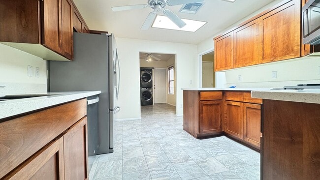 Building Photo - NW (Oracle and Orange Grove) 2 bedroom, 2 bath townhouse, 2 car garage, solar panels, no carpet!
