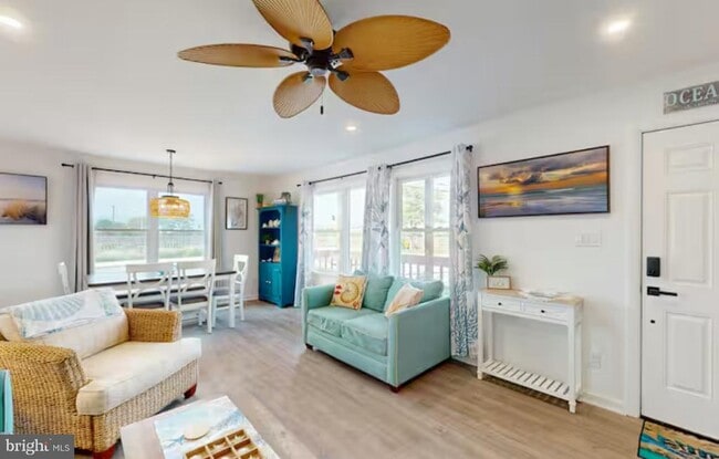 Building Photo - 327 Robin Dr