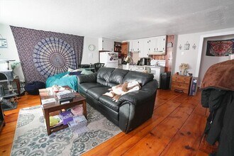 Building Photo - 1-Bedroom Apartment with Private Entrance ...