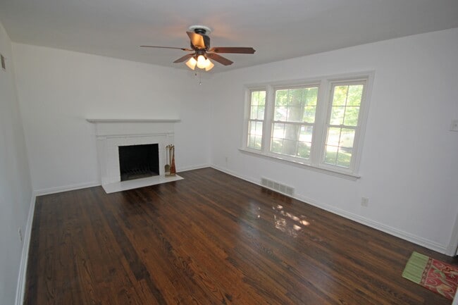 Building Photo - 9721 Greenwood Terrace