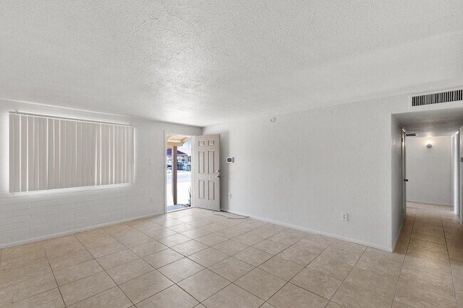 Building Photo - 7422 W Turney Ave