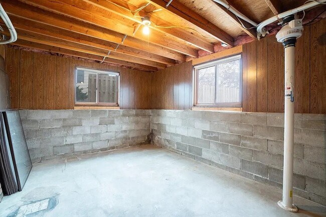 Building Photo - 3419 Gerrard Ave