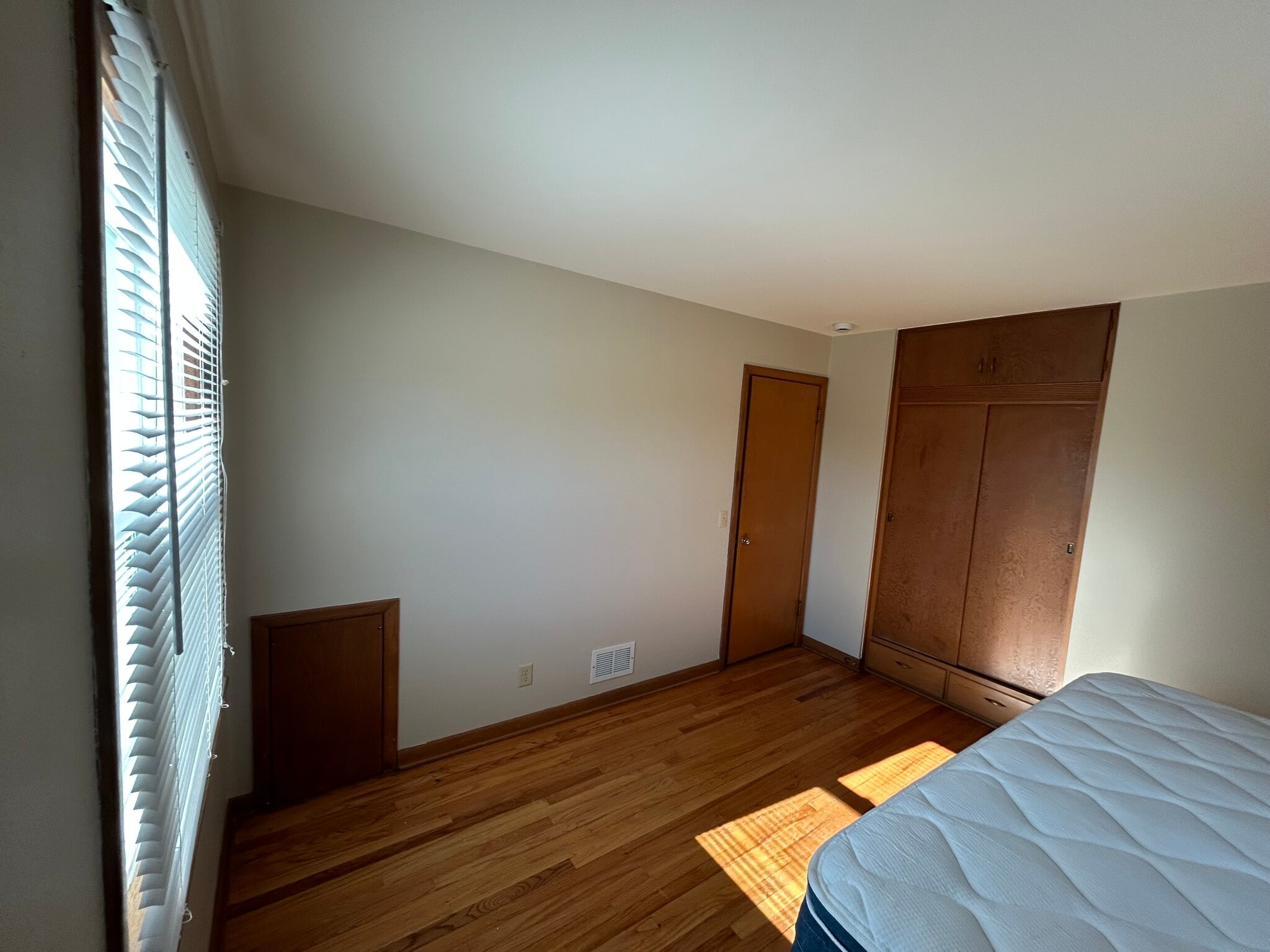 Bedroom 2 - 904 Nichols Rd