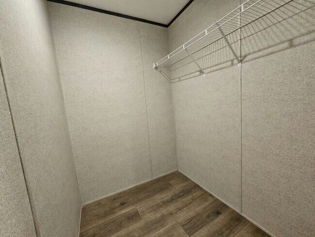 Building Photo - 1018 Myakka Dr