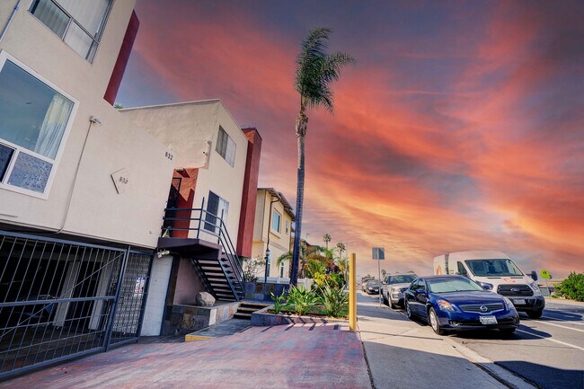 Building Photo - 832 13th St