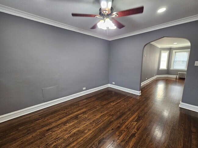 Building Photo - 6543 N Francisco Ave