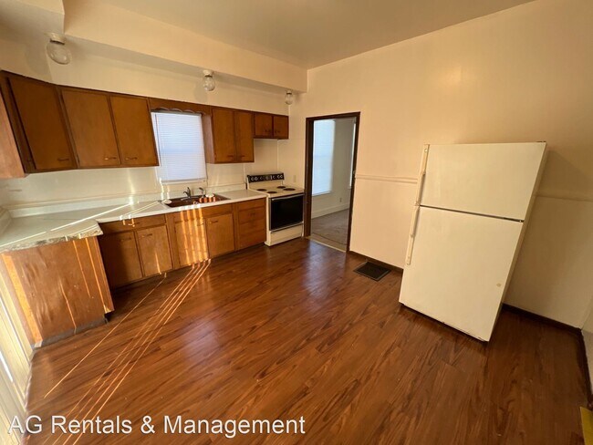 Building Photo - 2 br, 1 bath House - 2132 Oakley St