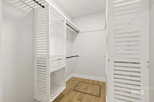 Building Photo - 10494 W Shields Ave