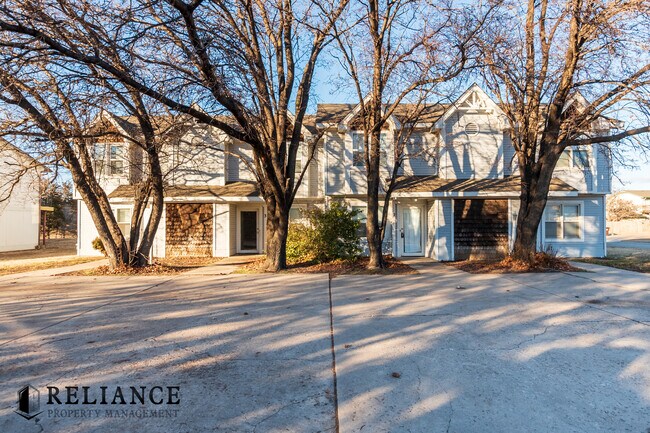 Primary Photo - 7302 W Douglas Ave