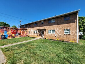 Building Photo - 1137 N Cameron Ave