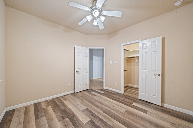 Building Photo - 5123 Shadow Breeze Ln