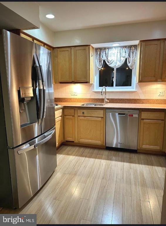 Building Photo - 8140 Drayton Ln