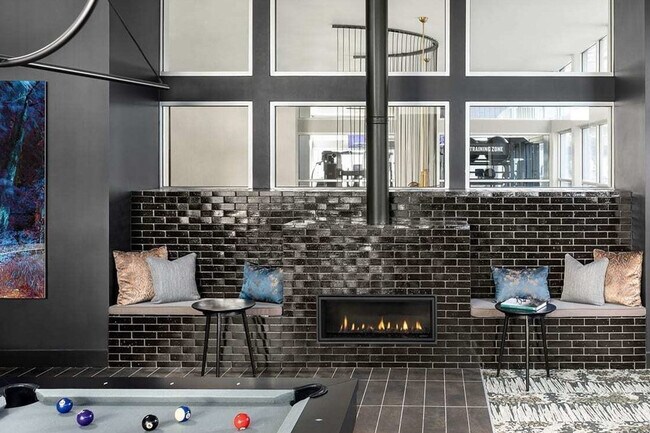 Building Photo - 350 S Jackson St