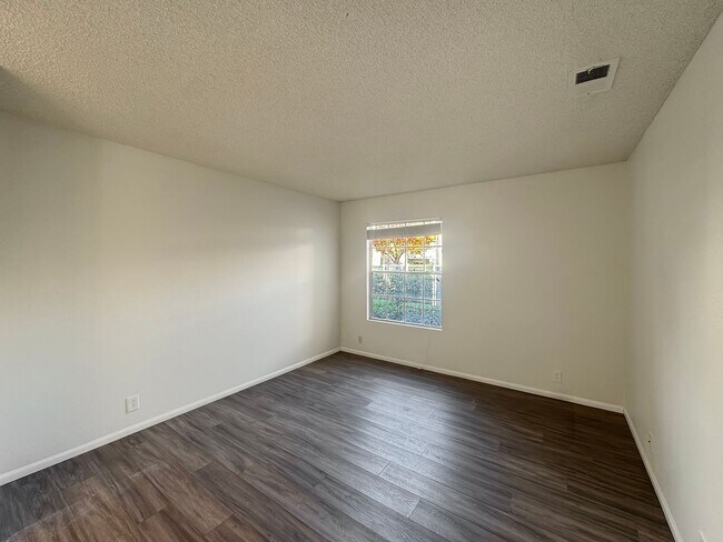 Building Photo - Stylish 2BD/2BA Condo in Mira Mesa's Summit Ridge Community with Private Patio & Pool Access