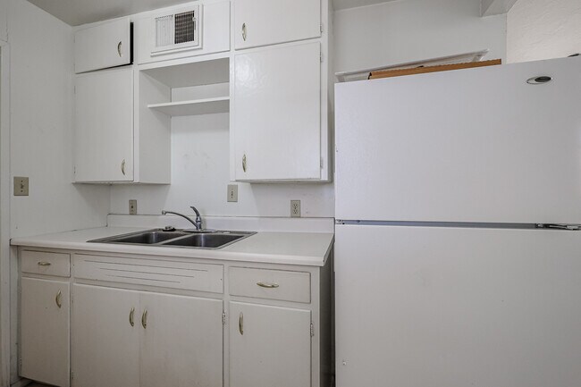 Building Photo - 4608 N 10th Pl