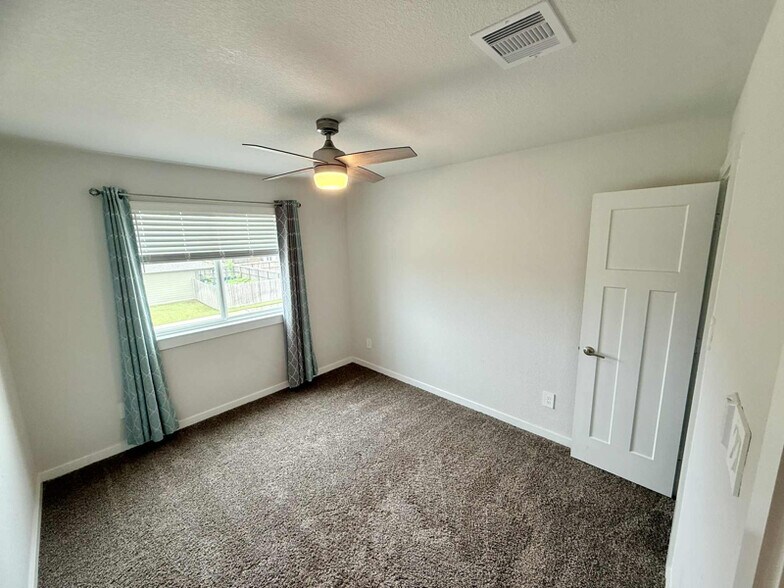 Building Photo - 1218 Amistad Lp
