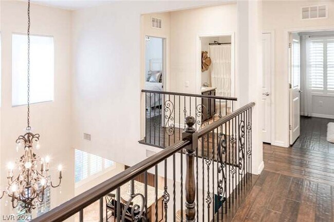 Building Photo - Stunning 3-bedroom, 2.5-bathroom home loca...