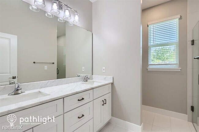 Building Photo - 4 br, 2 bath House - 2106 Diamond Drive UNIT