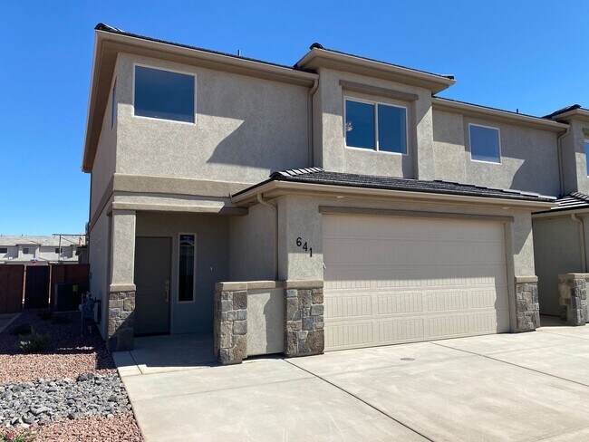 Primary Photo - Red Mountain Vista Town Home, End Unit