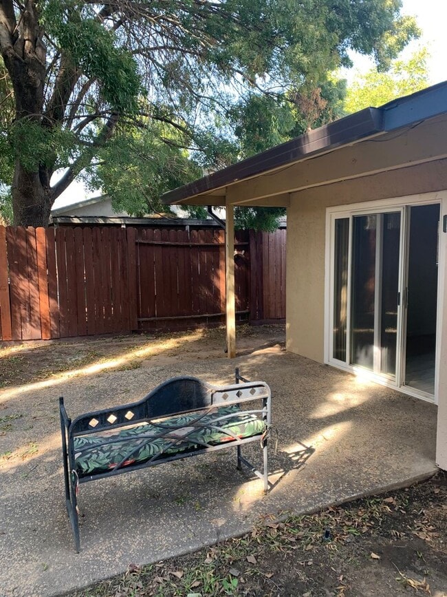 Building Photo - Nice 4 bedroom, 2 bathroom home in Citrus ...