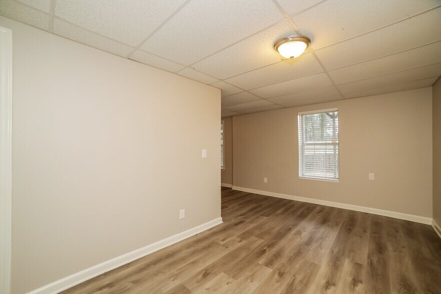 Building Photo - 100 Ashford Dr