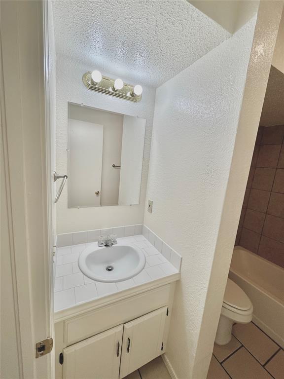 Building Photo - 1901 E Lindsey St