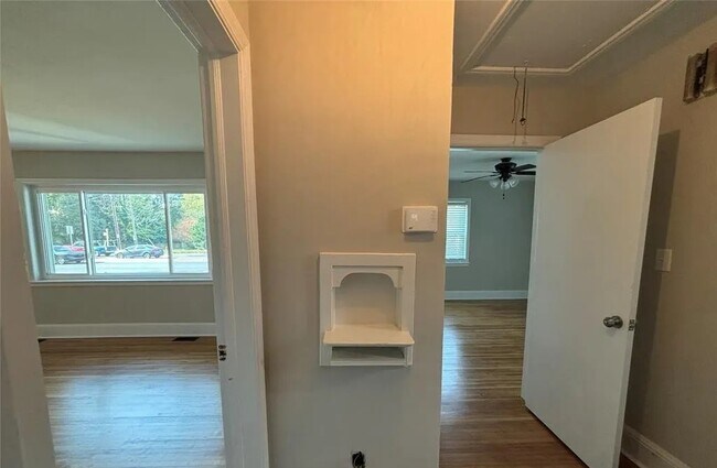 Building Photo - 3427 Eastway Dr