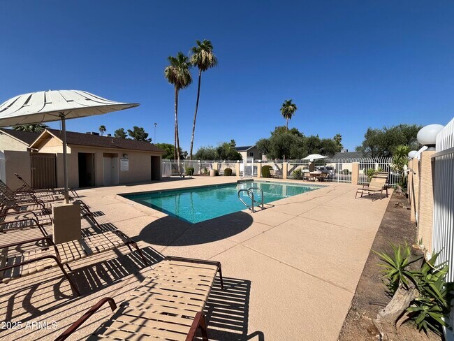 Building Photo - 3101 E Siesta Ln