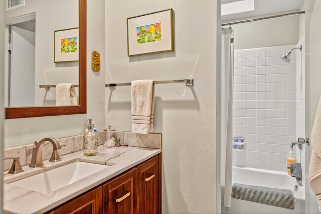 Building Photo - 46750 Mountain Cove Dr