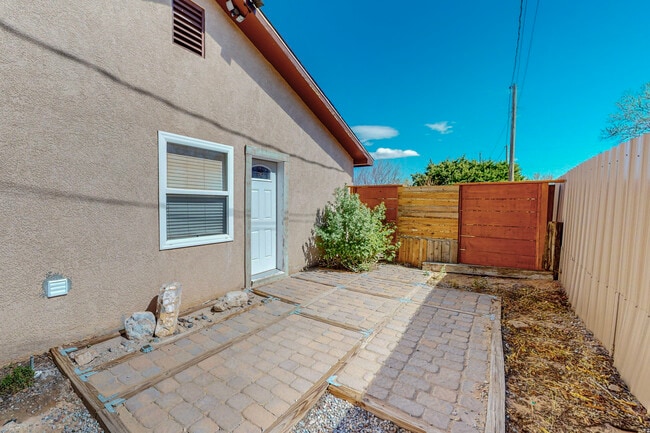 Building Photo - 3010 May Cir SE